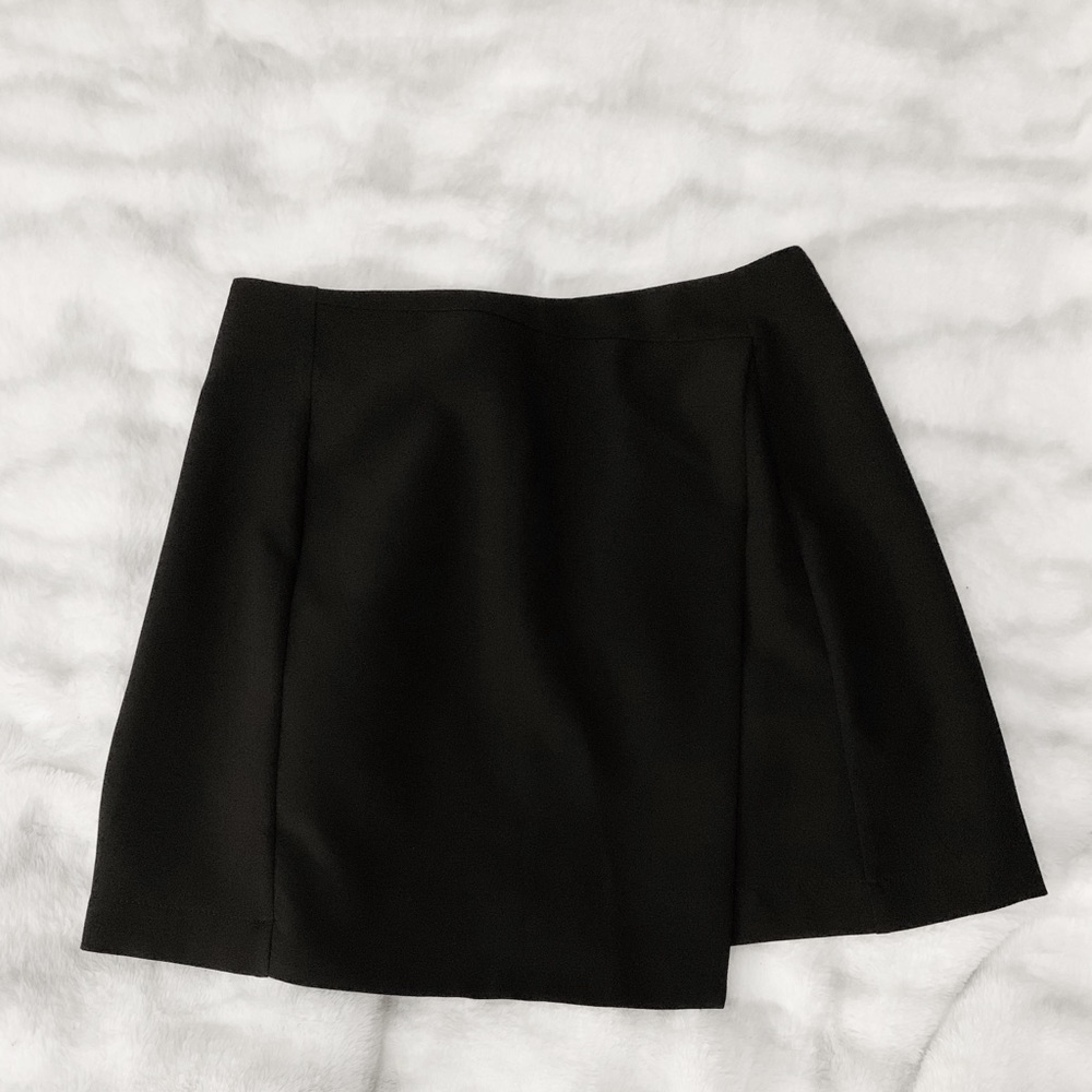 Asymmetrical black mini skirt